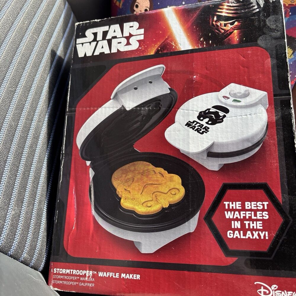 NIB Disney Star Wars Storm Trooper Waffle Iron Maker New New Electric White